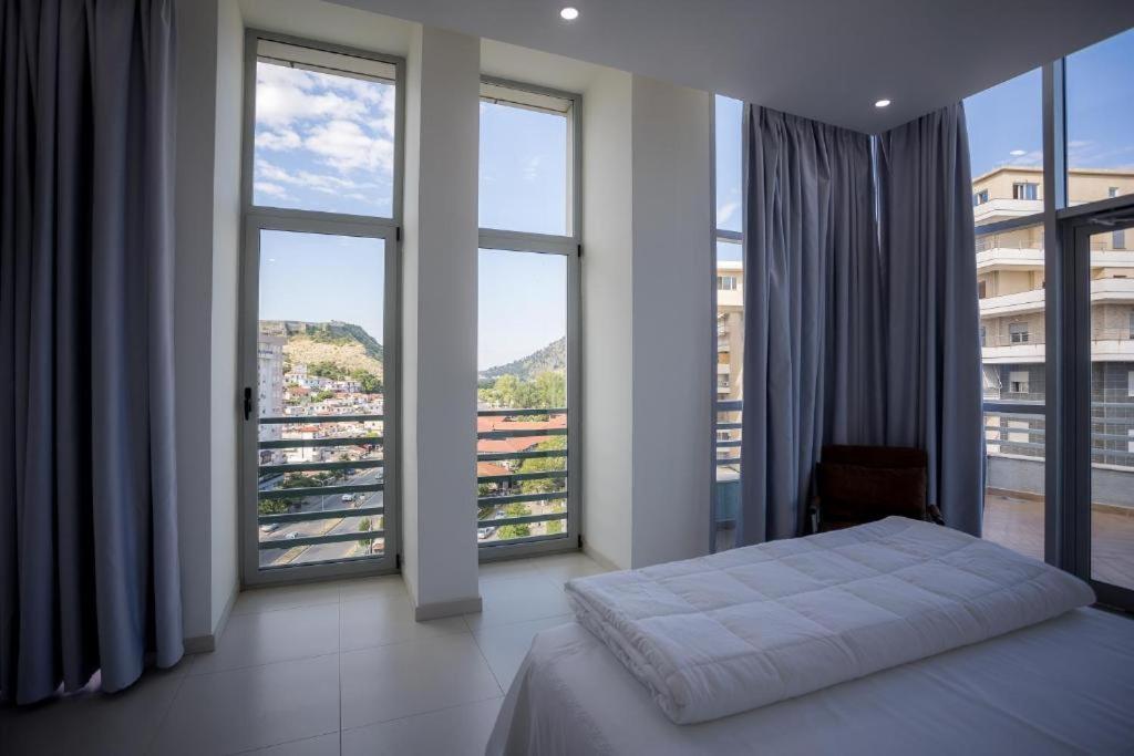 Sky Hotel Shkodër Exteriör bild