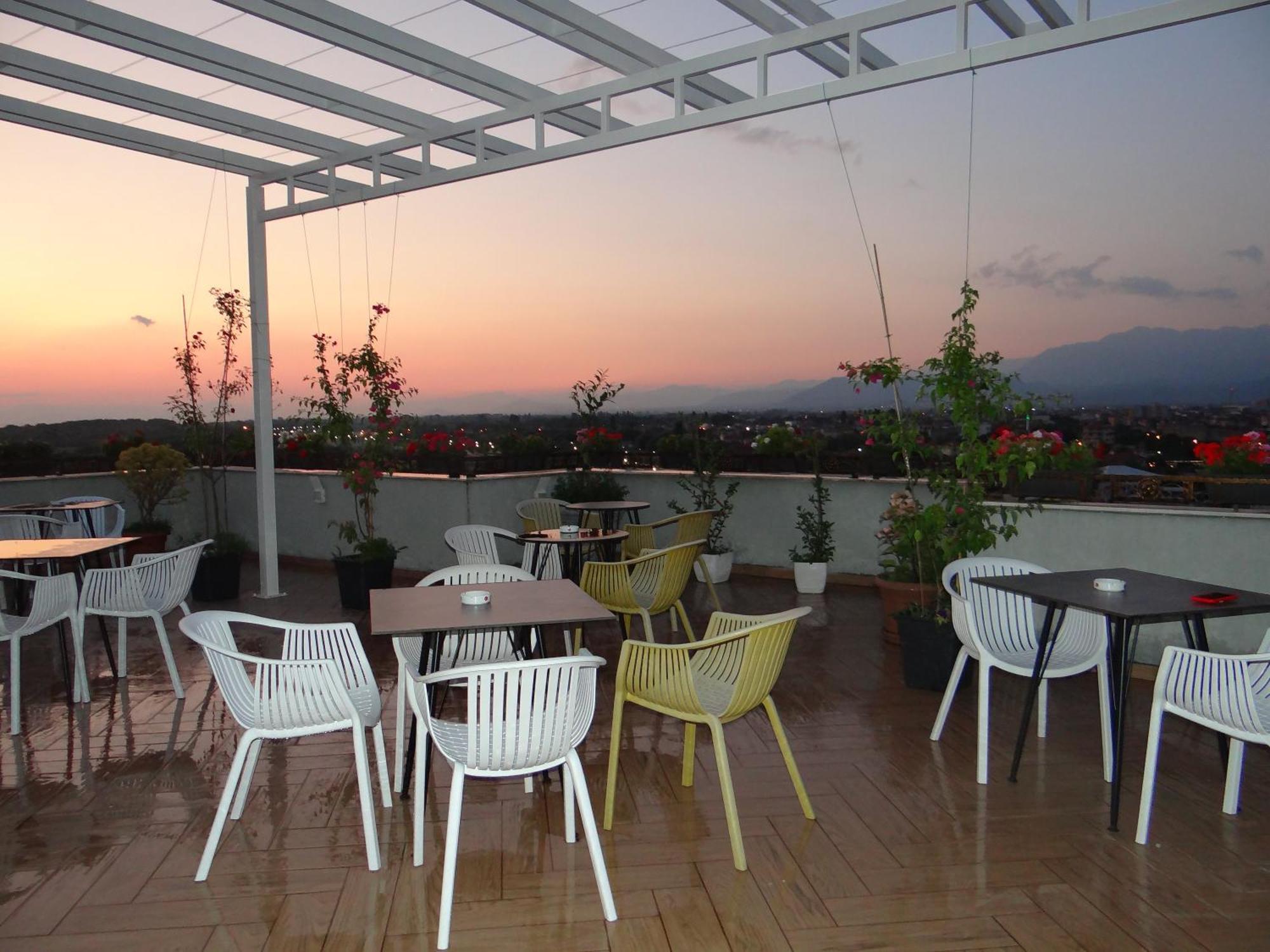 Sky Hotel Shkodër Exteriör bild